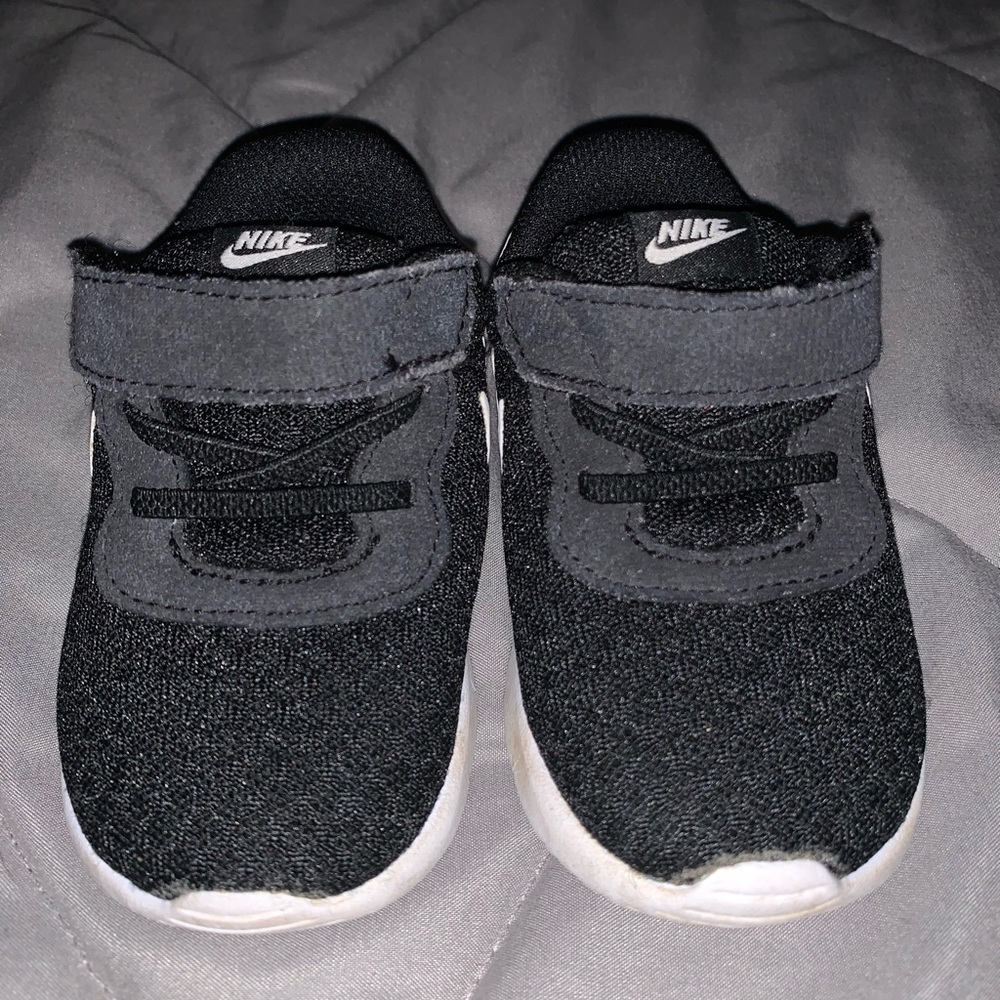 Black Toddler Nike’s size 4